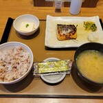 Yayoi Ken Nagoya Marunochi Ten - サバの塩焼朝食もち麦ごはん　540円