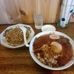 関所食堂 - ラーメン500円 チャーハン600円(大盛り+100円)