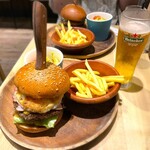 SORAMIMIBURGER Yunimoru Ten - 食べるのはコツがいります。
                        恥ずかしがらず、レクチャーを受けましょう♪