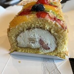 Cafe Sweets Monsieur Makino - トライフルロール　断面