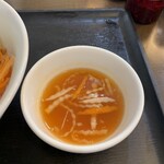 Min Min Milk Tea Food - オレンジ色の【スープ】をかけて食べてくださいとのことd(^_^o)