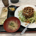 252193970 - レタス牛肉炒飯¥900