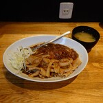 Fuku no Ya - しょうが焼きカレー (味噌汁付き)、1,000円。