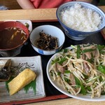 まつや食堂 - 料理写真:レバニラ定食　¥1300