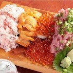 小山魚介センター 勝丸水産 - 豪快のっけ寿司