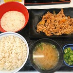 Yoshinoya Yonjugogosen Shiogama Ten - 牛皿麦とろ御膳