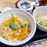 Naka U Rinku Matsubara Ten - 2023年5月　とろたま親子丼【税込530円】冷やしはいからうどん(小)【税込250円】ご飯見えすぎ(´Д｀)