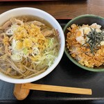 Ake Garasu - 冷やしにくそばとセットのまかない丼