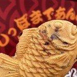 Japanichi Taiyaki Okayama Takahashi Romanchikku Kaido Ten - 日本一たい焼(つぶあん)¥240内　注文を受けてから作っていた。熱々。厚め。つぶあんの粒強め。薄皮がサクっとしていて鯛焼き食べてる音じゃない。端の端まで餡入り。美味い。めちゃくちゃ美味い。