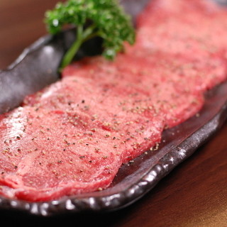 Thick yet tender [Popular standard] Specially selected domestic beef "Salted beef tongue"