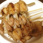 日本一 - 焼き鳥各種。ちとしょっぱいけどここのは冷めても美味しい