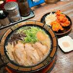 Nagahama Ramen Wakayama Honten - 