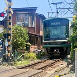 Yoridokoro - 江ノ電がお店スレスレを通ってくロケーション♪