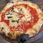 Pizza & Garlic Shrimp LUNA ROSSA - ピザ　マルゲリータ