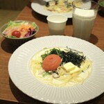 ミルク&パフェ よつ葉ホワイトコージ - よつ葉バターと辛子明太子の和風クリームパスタ