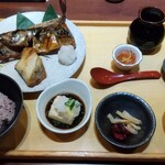 五穀 - 北海干物三種盛り定食1780円   五穀米変更100円