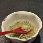 Japanese Cuisine Ginsen - じゅんさい。わさびのフレイバーがステキ。やはりお金を払って食べるのは大事。潤いある人生の予感。接客のお姉さん、じゅん菜酢をじゅんさいなすと読み違えてた。みたことないよね。