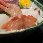 Japanese Cuisine Ginsen - 赤貝、久しぶりでした。ちゃんと時間が経っていて、柔らかい赤貝。生きてたのを割って、パンって叩いたヤツとはまた別。固いの食感は、タコが代わりに楽しませてくれました。