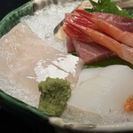 Japanese Cuisine Ginsen - 白身は相変わらずわかんない。マグロは筋があったのに気にならずにとても美味しかった。