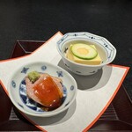 Japanese Cuisine Ginsen - 突き出し。鴨の煮物とたまご豆腐。接客の女性が、一所懸命覚えて伝えてくださりました。料理屋さんバイトは初めてかな？美味しいものをいっぱい覚えると良いですよ。