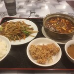 福来多 - 料理写真:麻婆豆腐とレバニラ炒め定食