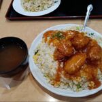 Fukuman En Goko Ten - 【 揚げ鶏肉入りのチャーハン 】　７８０円　（ 税別 ）