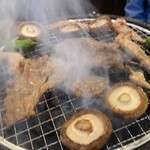 Shichirin Yakiniku Anan Utsukushigaoka Ten - 安安カルビと椎茸焼き