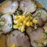 Ramen Taisho - コーン、ネギ、モヤシ、チャーシューがトッピングされてます❗️