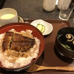 Una Bun - うな丼ランチ
                        ¥1,050
                        茶碗蒸しはマグロ刺身定食についていたもの