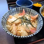 御食事処 たこ八 - 2色ミニ丼(1650円)　ホッキ飯