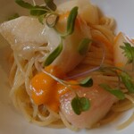 Fruits Bistro SABLIER - お魚料理と選べるパスタ。白桃と雲丹の冷製パスタ。トリュフがとても良い香り