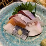 Osakana Hiroba Sushi Washoku Kokomo Kukodori Ten - お造り。ブリすごー。酢味噌はキビナゴ？