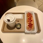 GIO Tokyo Eki Ten - オーガニックコーヒーとホットドッグ