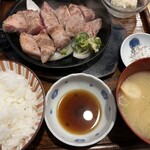 豚ステーキ＆牛タンステーキ十一 - 料理写真: