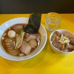 ラーメン ニュー松戸 - 料理写真:"特製醤油ラーメン"1,430円と"チャーシューご飯"380円♪