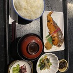 Uokyu Eat-in Ajimise Hon Ten - 