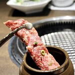 Yakiniku SEJONG Marunouchi Ten - 壺漬け一本カルビ