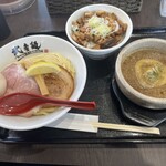 つけ麺 武者麺 - 特製濃厚つけ麺と炙りチャーシュー飯