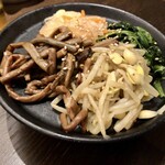 Yakiniku Toraji Atore Matsudo Ten - ナムル盛り合わせ(ちょっと残念)@¥1200