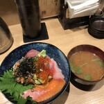 伏見のランチは海鮮丼 - 