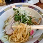 宝華らぁめん - 細麺がタレによく絡みます