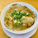 餃子の王将 - 料理写真:王将でラーメン頼むの何年振りやろか。提供時間はちょっと遅かった。柔めの麺がイイ、メンマは多めだった。