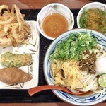 丸亀製麺 - 青唐おろしぶっかけうどん（冷・並）＆ 野菜かき揚げ ＆ ちくわ磯部天ハーフ ＆ いなり