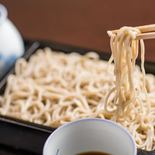 Soba made with two types of buckwheat flour, soup stock made with carefully selected ingredients