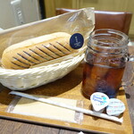 Ginga Do 1890 Sweets & Bakery - ホットドックとアイスティー