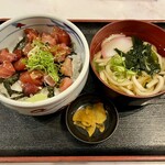 Jizakana Sakaba Uohachi Shoten Tsuruhashi Ten - まぐろ漬丼　600円
                        （うどん・漬物付き）