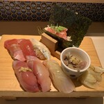 Sushi Raamen Tsurikin Hon Ten - 本まぐろ中トロ、ばちまぐろ赤身、千葉天津のめだい、ねぎとろ手巻き、 気仙沼の鰹といなだ、地元子安の鱸、真鰺丼、昆布ガリ