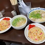 月天 - 料理写真:小ラーメンと焼きめしとラーメンと焼きめし小