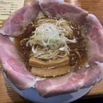 ラーメン大戦争 - 料理写真:関西だし醤油ラーメン ピストル