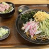 うどんと定食 仁屋 - 料理写真:冷やしたぬきうどん　ミニネギトロ丼